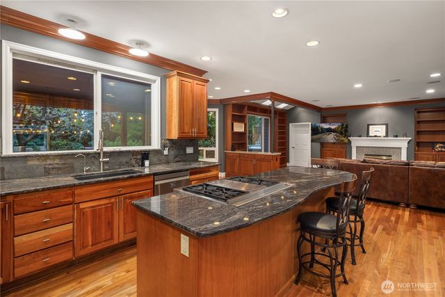 10444 SE 22nd Street, Bellevue, WA 98004