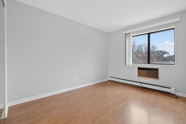 6670 S BRAINARD Avenue 209, Countryside, IL 60525