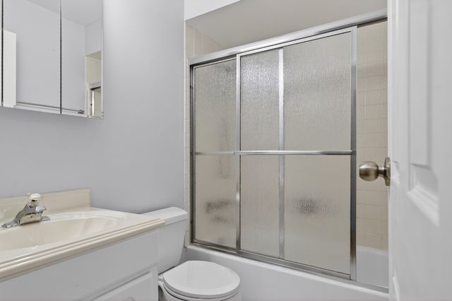 6670 S BRAINARD Avenue 209, Countryside, IL 60525