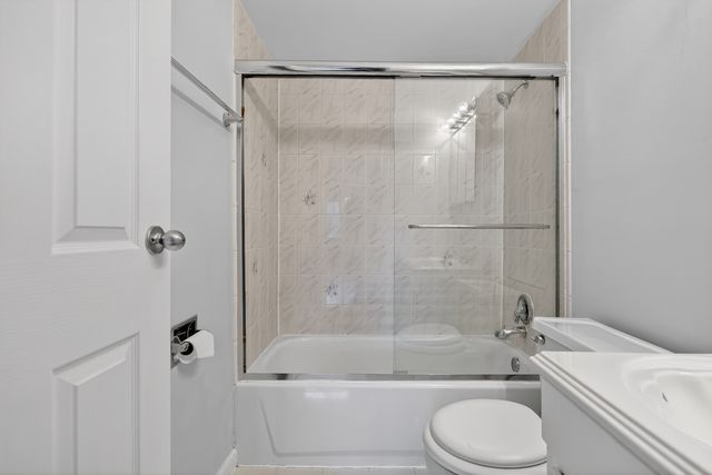 6670 S BRAINARD Avenue 209, Countryside, IL 60525