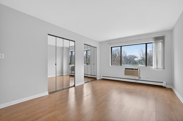 6670 S BRAINARD Avenue 209, Countryside, IL 60525