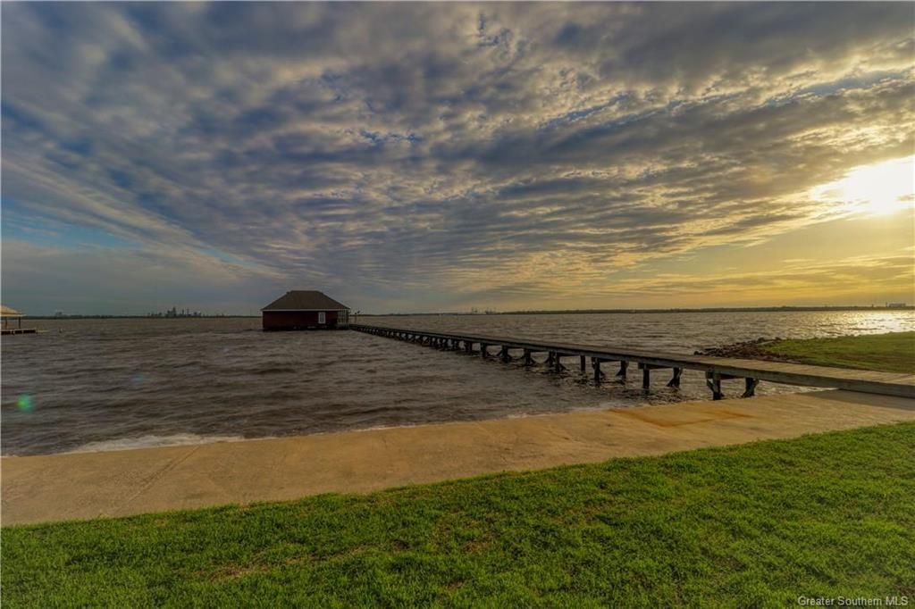7090 Moss Lake Lane, Sulphur, LA 70665