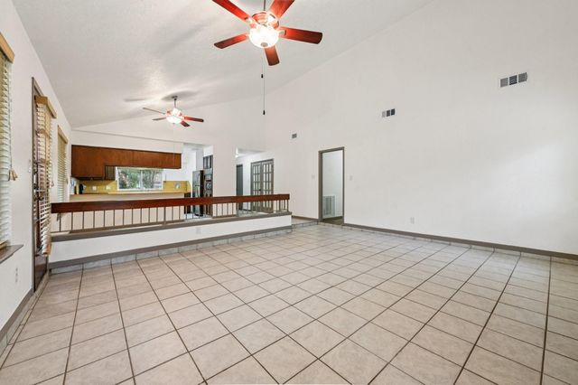 10 Hedgebell Court, The Woodlands, TX 77380