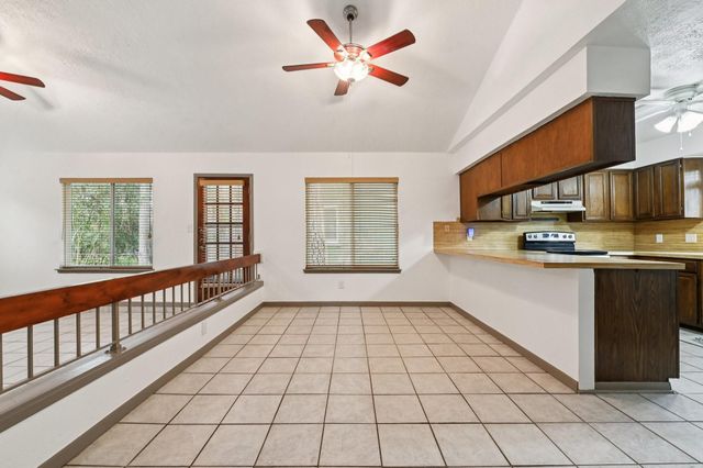 10 Hedgebell Court, The Woodlands, TX 77380