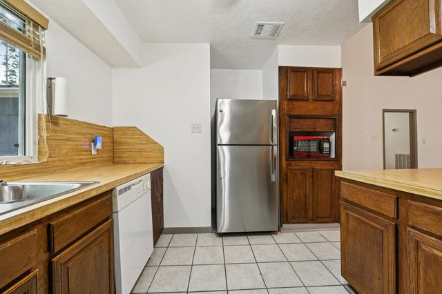 10 Hedgebell Court, The Woodlands, TX 77380