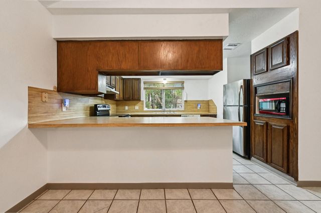 10 Hedgebell Court, The Woodlands, TX 77380