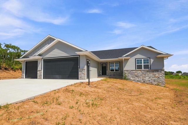 587 EMERALD ISLE COURT, Wrightstown, WI 54180