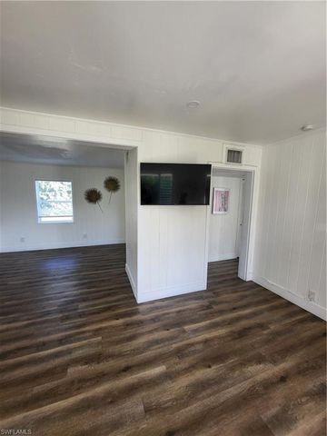 2027 Maravilla CIR, Fort Myers, FL 33901