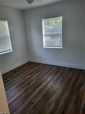 2027 Maravilla CIR, Fort Myers, FL 33901