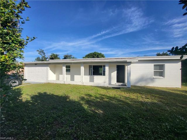 2027 Maravilla CIR, Fort Myers, FL 33901