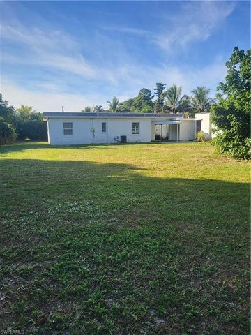 2027 Maravilla CIR, Fort Myers, FL 33901