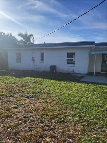 2027 Maravilla CIR, Fort Myers, FL 33901