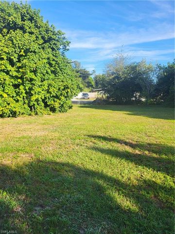 2027 Maravilla CIR, Fort Myers, FL 33901