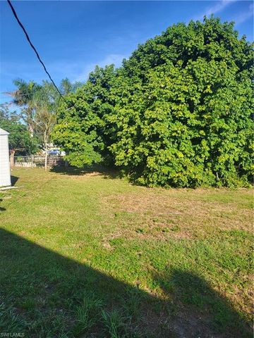 2027 Maravilla CIR, Fort Myers, FL 33901