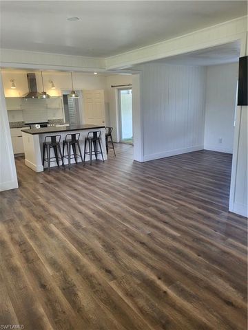 2027 Maravilla CIR, Fort Myers, FL 33901