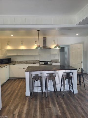 2027 Maravilla CIR, Fort Myers, FL 33901