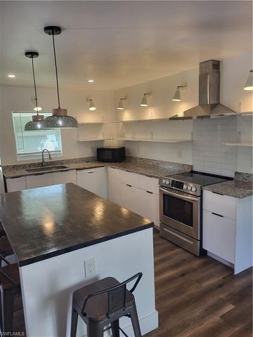 2027 Maravilla CIR, Fort Myers, FL 33901