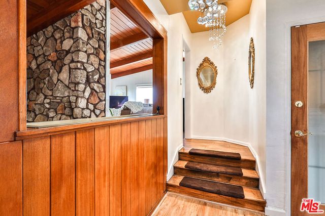5720 S Chariton Avenue, Los Angeles, CA 90056