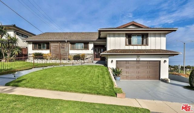 5720 S Chariton Avenue, Los Angeles, CA 90056