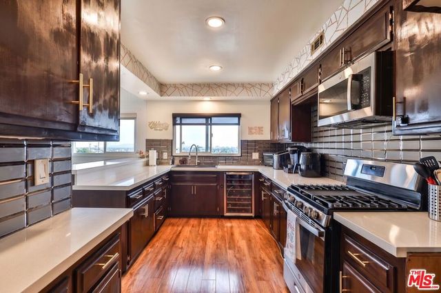 5720 S Chariton Avenue, Los Angeles, CA 90056