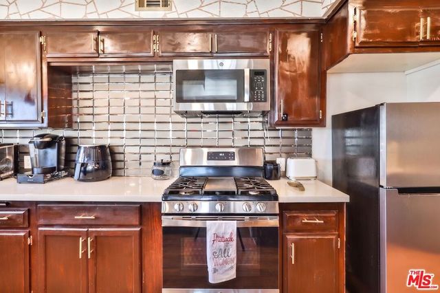 5720 S Chariton Avenue, Los Angeles, CA 90056