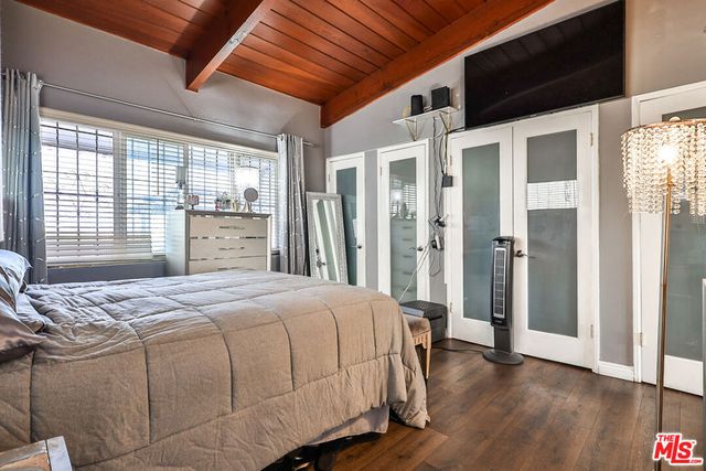 5720 S Chariton Avenue, Los Angeles, CA 90056