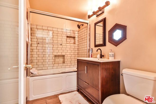 5720 S Chariton Avenue, Los Angeles, CA 90056