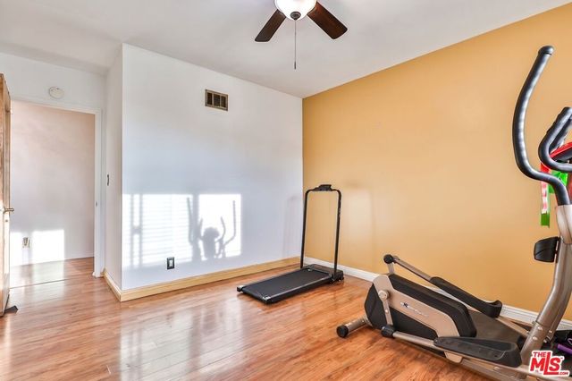 5720 S Chariton Avenue, Los Angeles, CA 90056