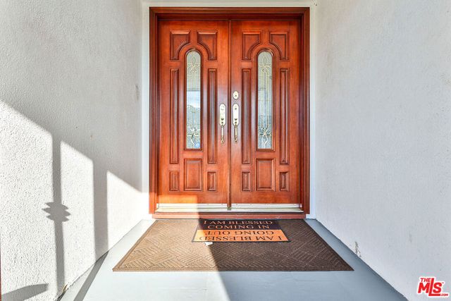 5720 S Chariton Avenue, Los Angeles, CA 90056