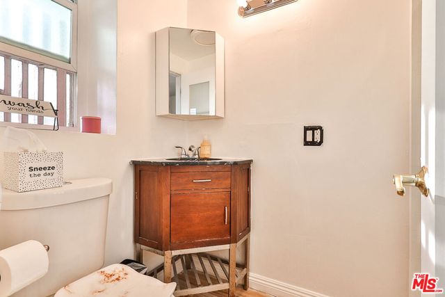 5720 S Chariton Avenue, Los Angeles, CA 90056