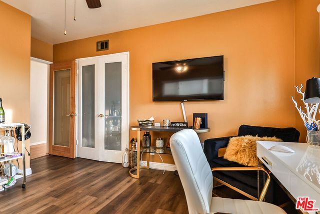 5720 S Chariton Avenue, Los Angeles, CA 90056