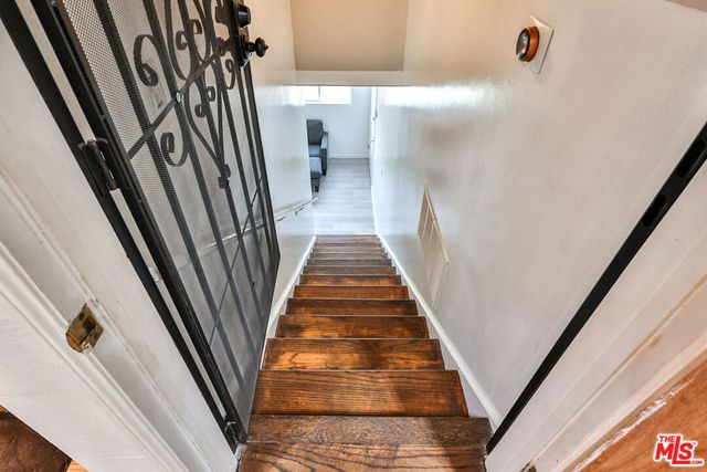 5720 S Chariton Avenue, Los Angeles, CA 90056