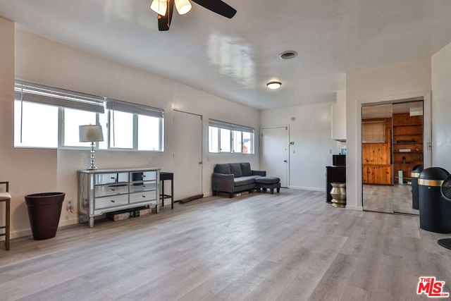 5720 S Chariton Avenue, Los Angeles, CA 90056
