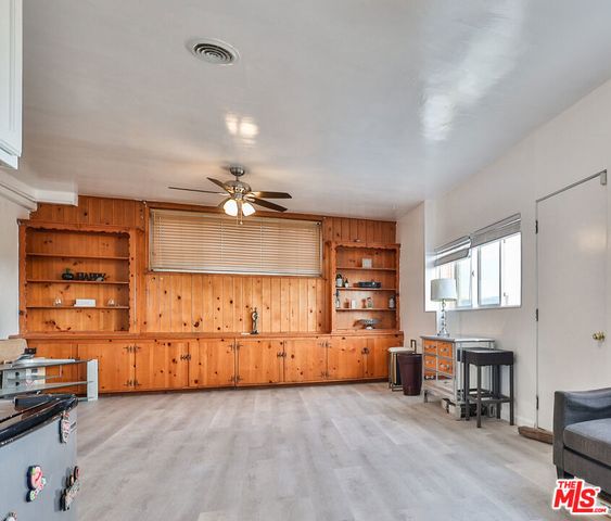 5720 S Chariton Avenue, Los Angeles, CA 90056