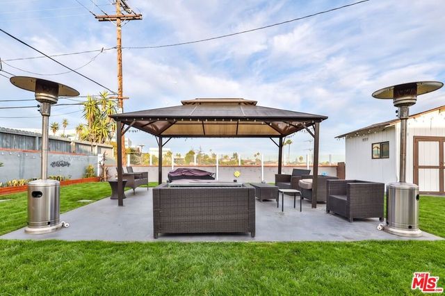 5720 S Chariton Avenue, Los Angeles, CA 90056