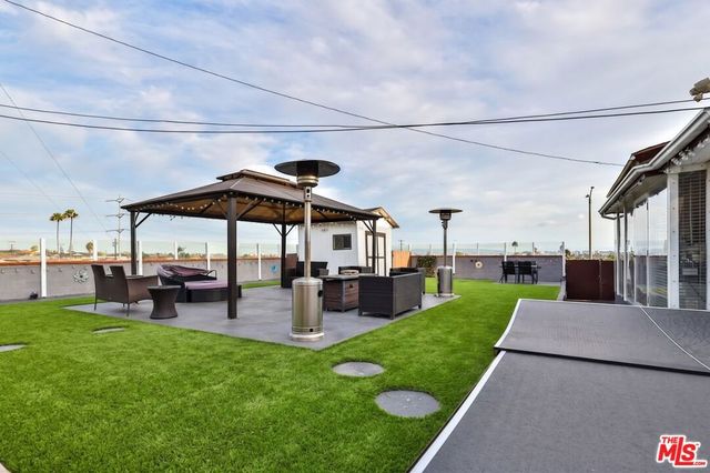 5720 S Chariton Avenue, Los Angeles, CA 90056