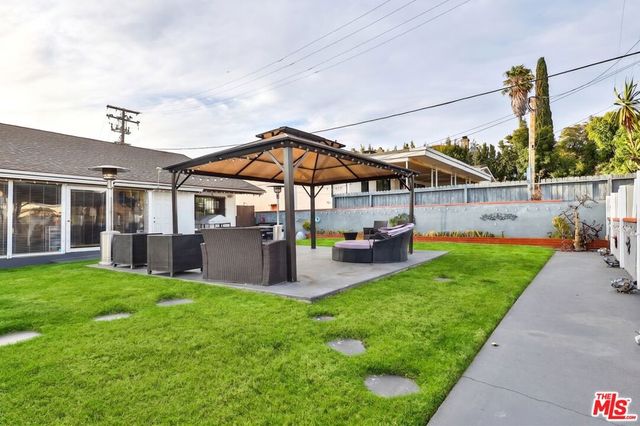 5720 S Chariton Avenue, Los Angeles, CA 90056