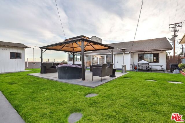 5720 S Chariton Avenue, Los Angeles, CA 90056