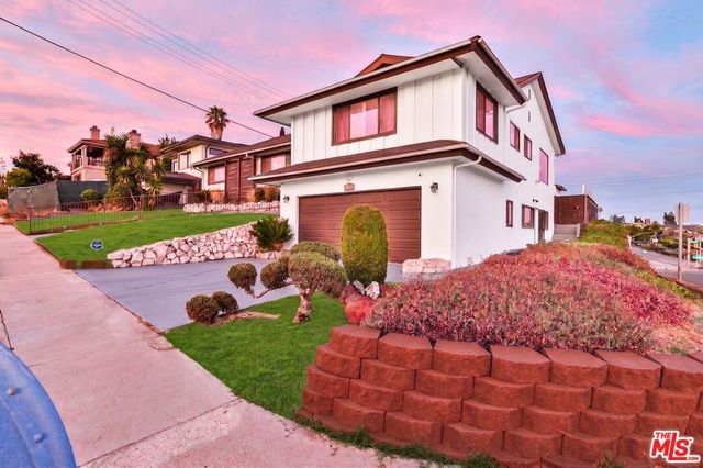 5720 S Chariton Avenue, Los Angeles, CA 90056