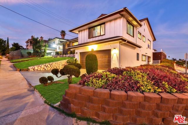 5720 S Chariton Avenue, Los Angeles, CA 90056