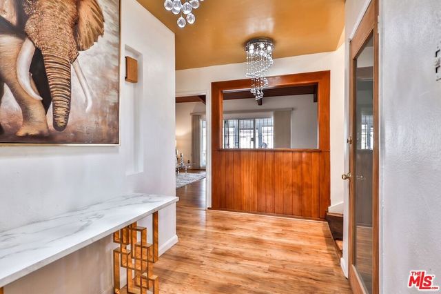 5720 S Chariton Avenue, Los Angeles, CA 90056