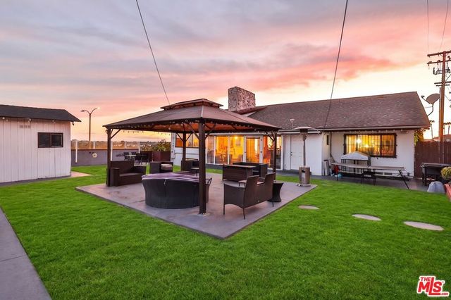5720 S Chariton Avenue, Los Angeles, CA 90056