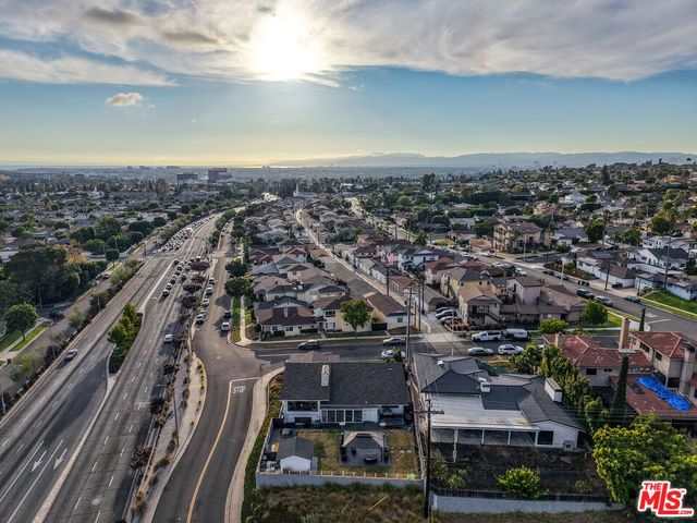 5720 S Chariton Avenue, Los Angeles, CA 90056