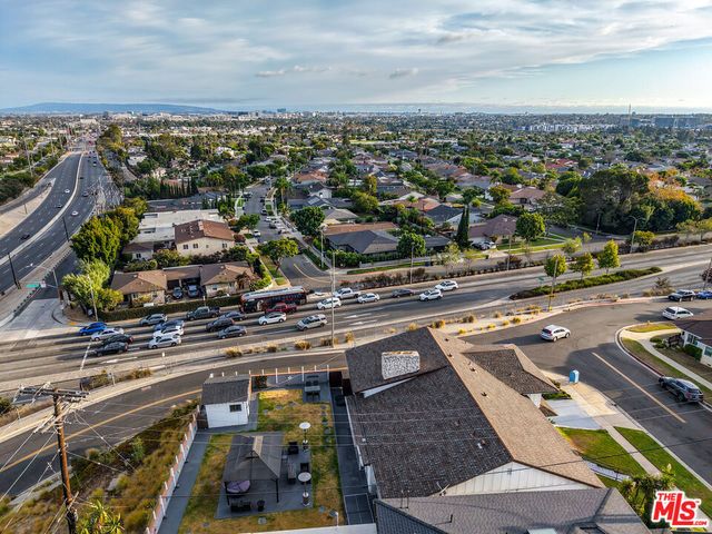 5720 S Chariton Avenue, Los Angeles, CA 90056