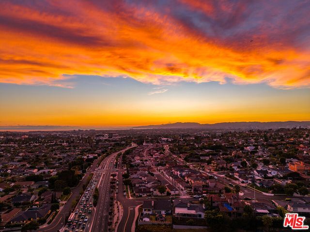 5720 S Chariton Avenue, Los Angeles, CA 90056