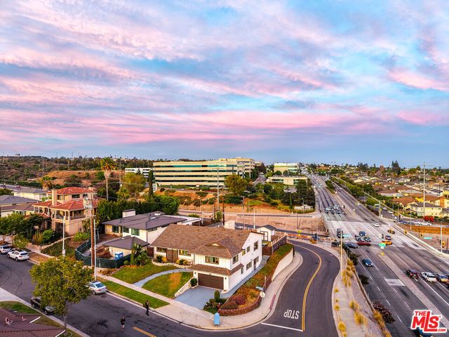 5720 S Chariton Avenue, Los Angeles, CA 90056