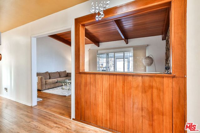5720 S Chariton Avenue, Los Angeles, CA 90056