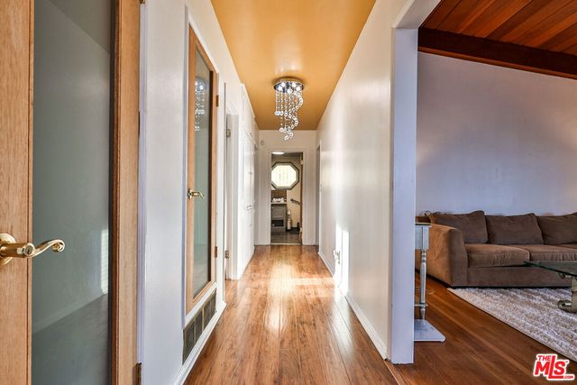 5720 S Chariton Avenue, Los Angeles, CA 90056