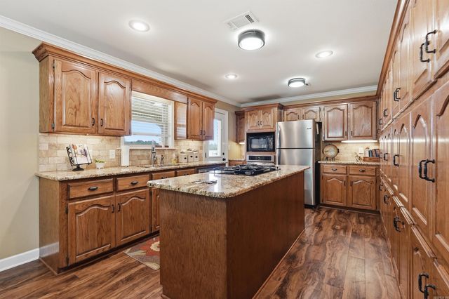 17 N Church, Vilonia, AR 72173