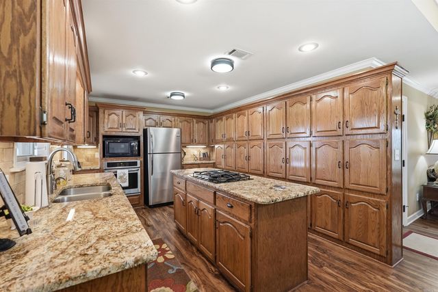 17 N Church, Vilonia, AR 72173